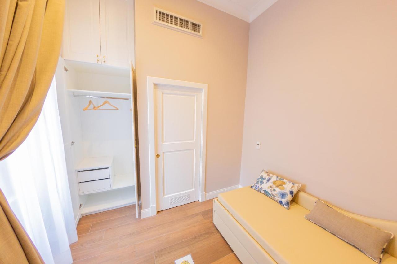 Suite Cuorenapoletano Наполи Екстериор снимка